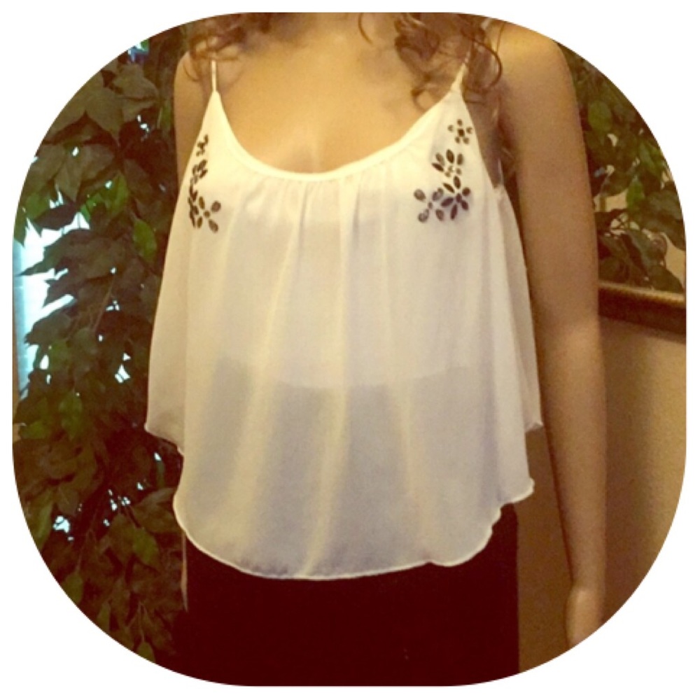 Beautiful White Flowy Crop Top W/Sequins sz md